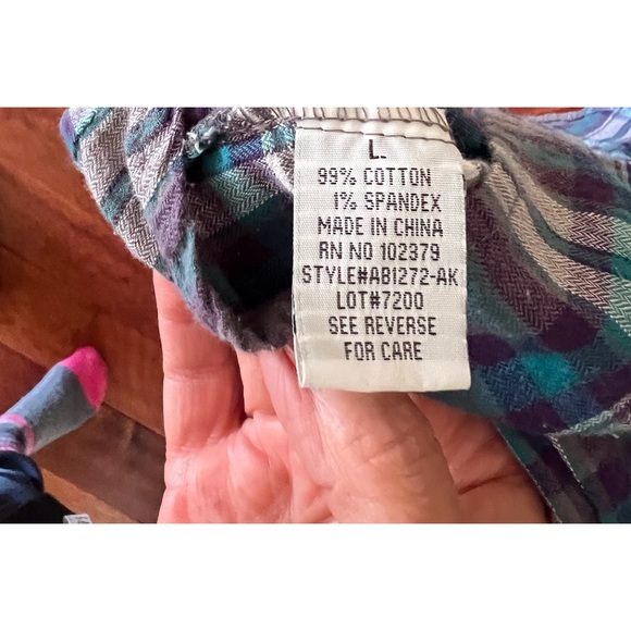 Plaid button shirt, very soft and comfy - Picture 7 of 7